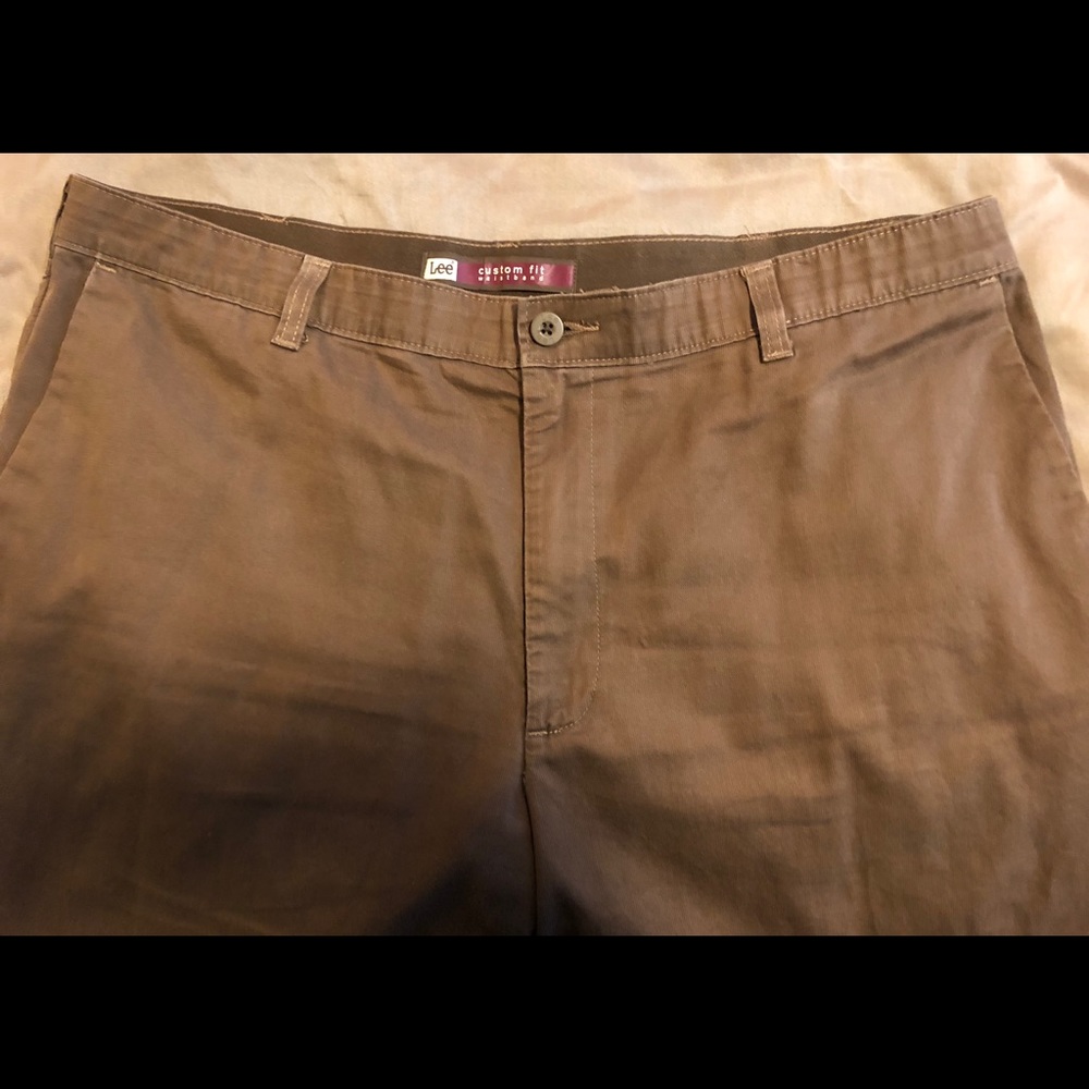 Men’s Lee Custom Fit WaistbandTan Pants.